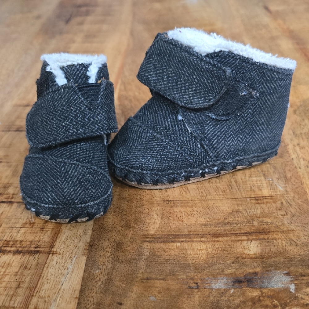 Toms Cozy Black Kids Shoes
